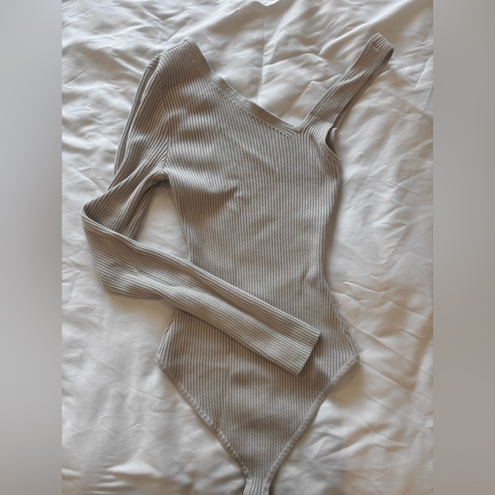 ABERCROMBIE Ribbed Sweater Cutout One Shoulder Long Sleeve Bodysuit Beige